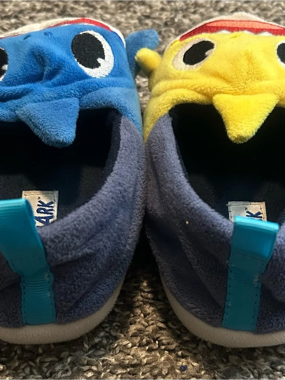 Nickelodeon Baby Shark & Daddy Plush Blue and Yellow Kids Slippers-Size 7/8